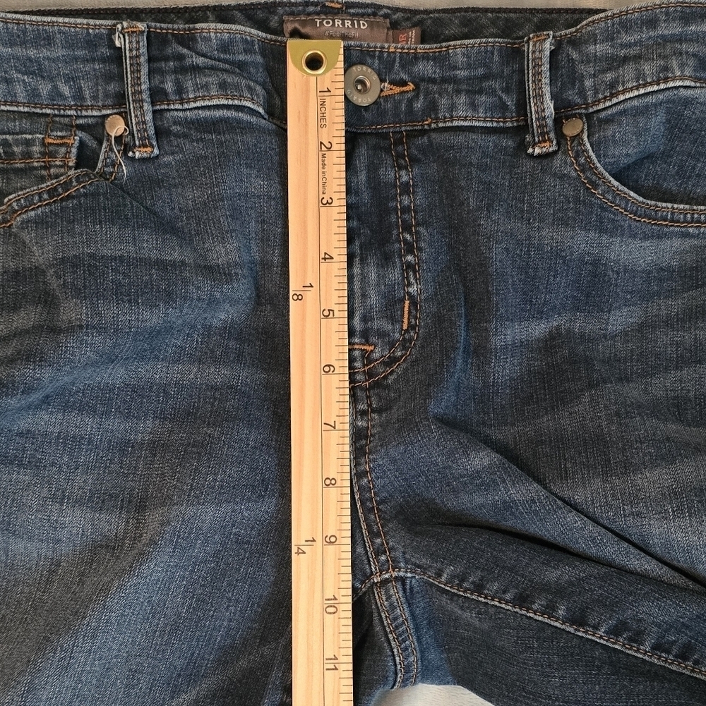 Torrid Women's Blue Jeans, Boyfriend Vintage, Size 14, Cotton & Spandex (1112) - Picture 5 of 6